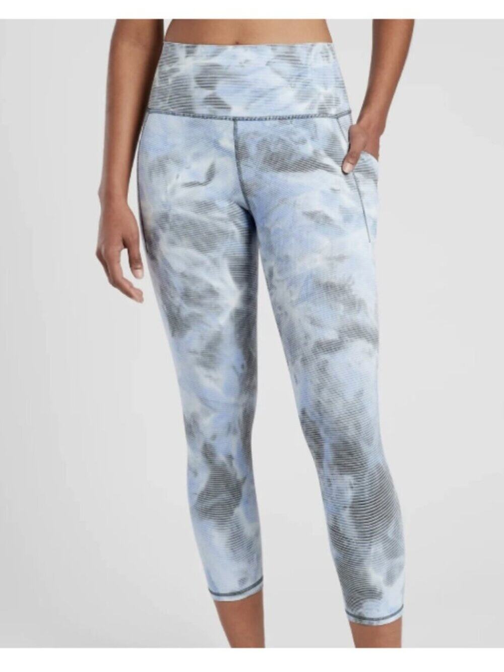 Athleta Salutation Stash Pocket II Textured Capri Leggings Size M 305922